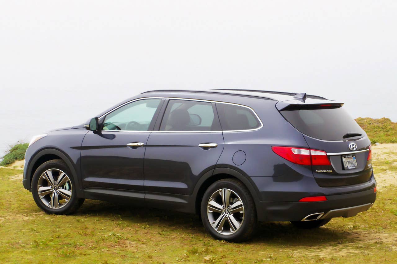2013 Hyundai Sante Fe rear 3/4 view