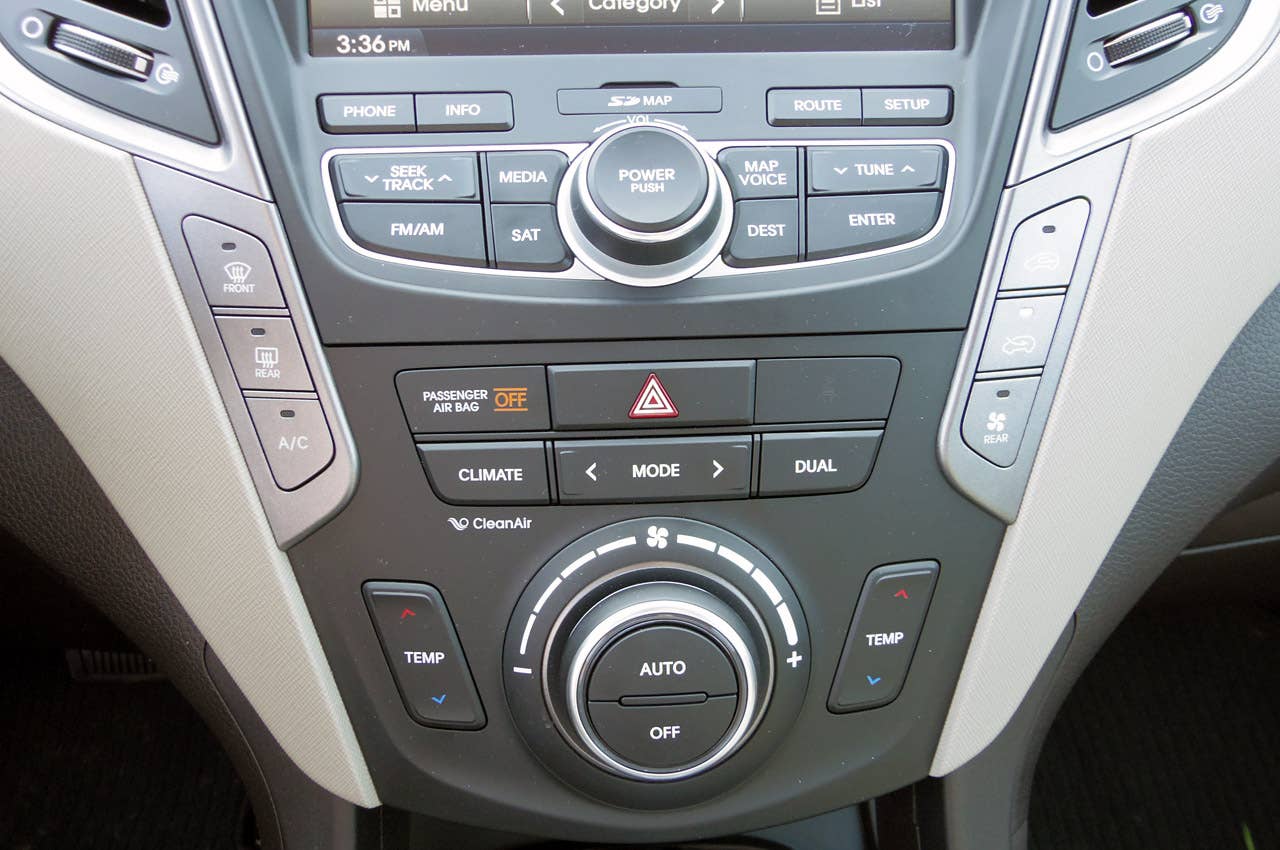 2013 Hyundai Sante Fe audio and climate controls