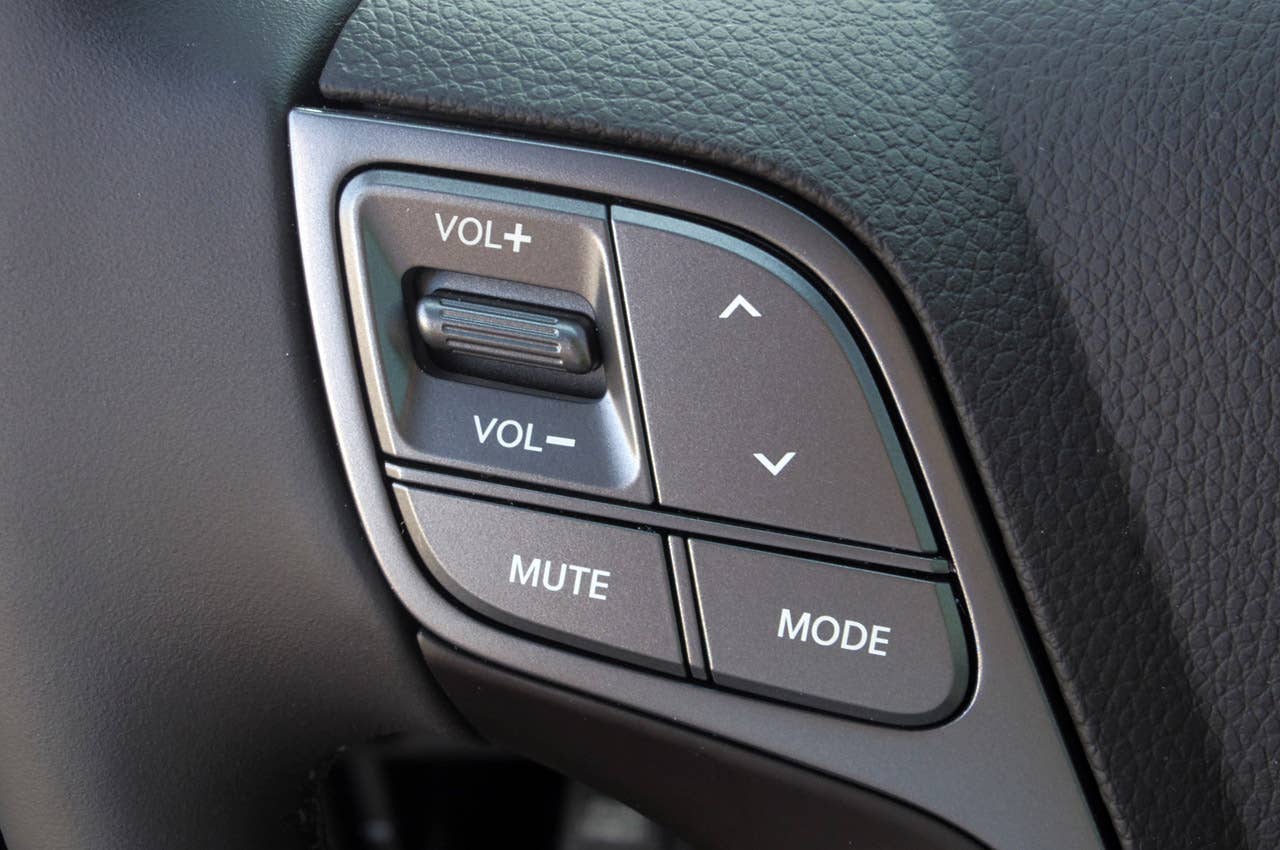2013 Hyundai Sante Fe steering wheel controls