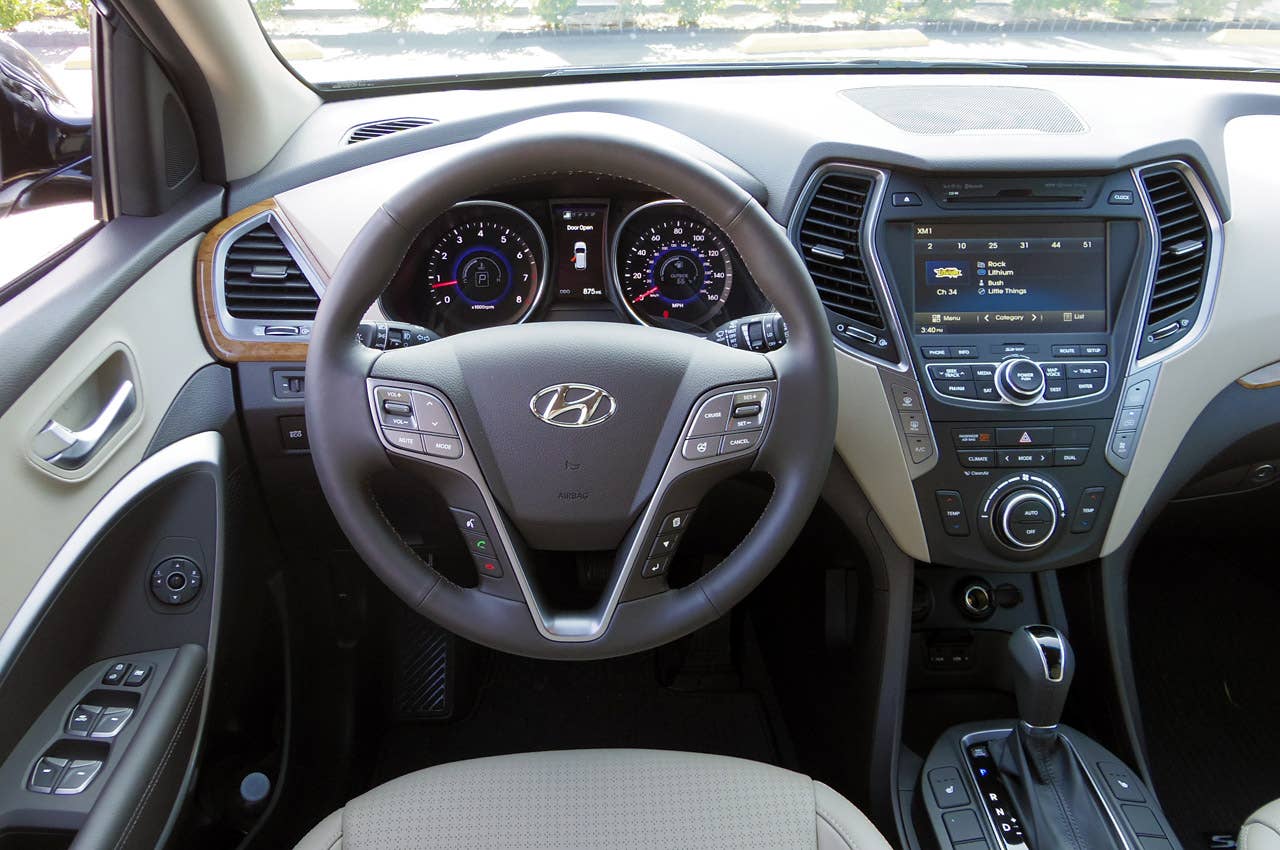 2013 Hyundai Sante Fe interior