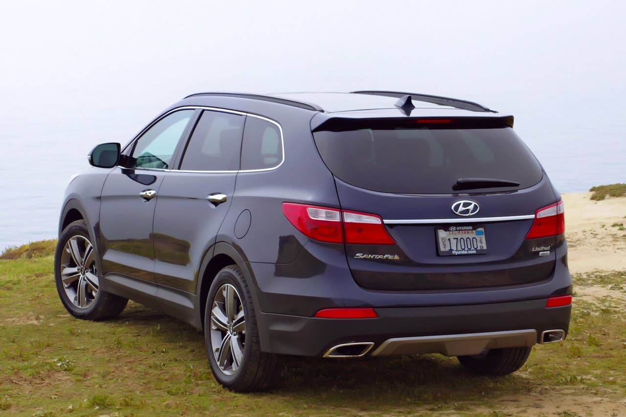 2013 Hyundai Sante Fe rear 3/4 view