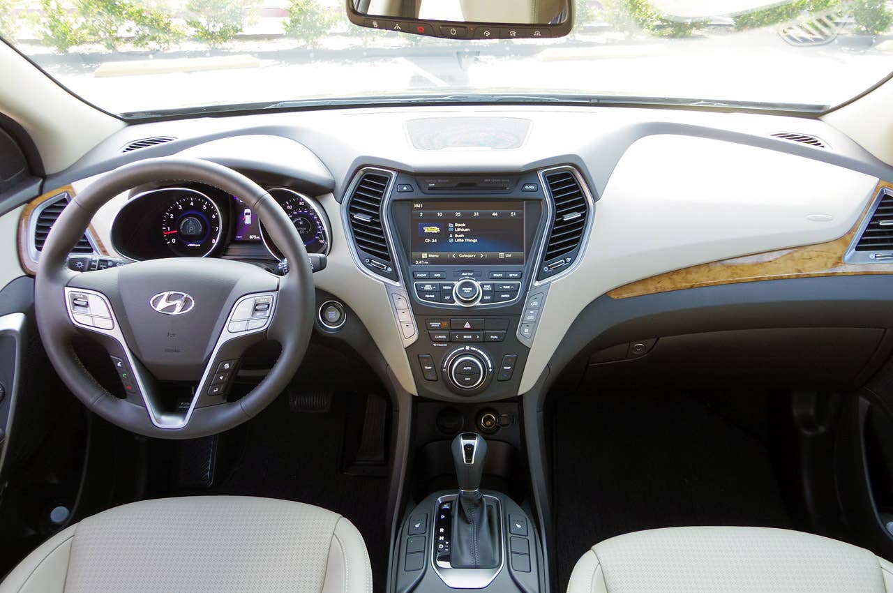 2013 Hyundai Sante Fe interior