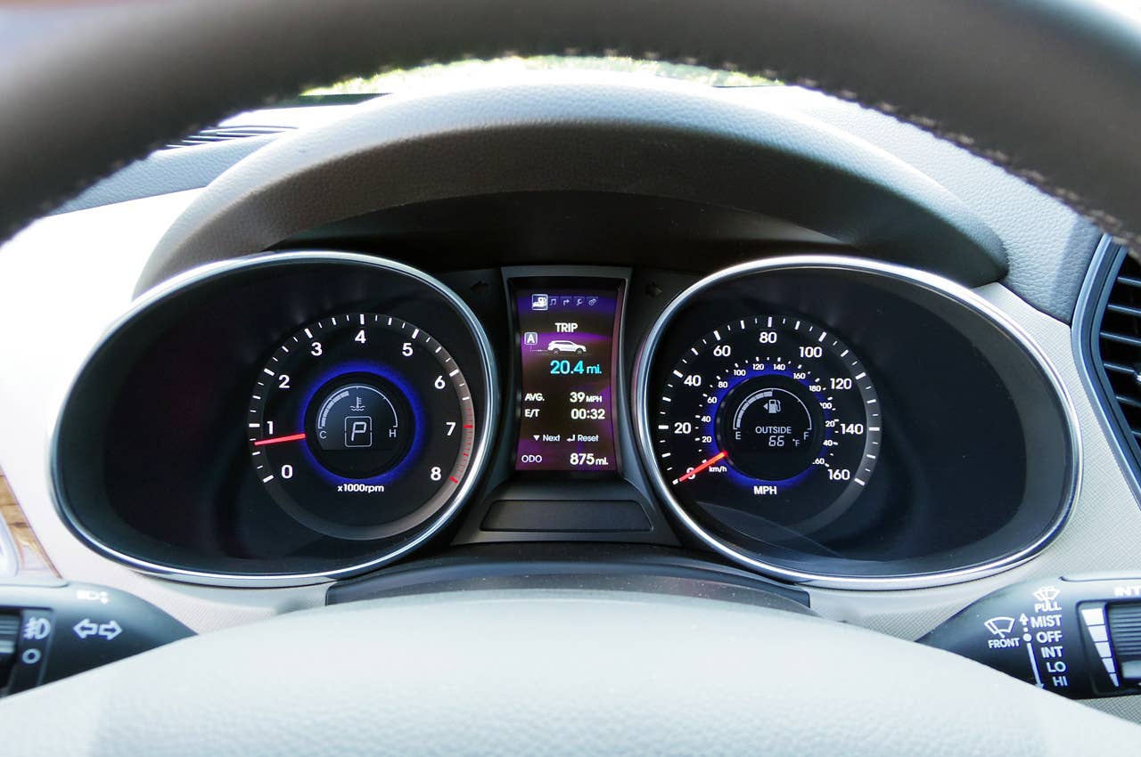 2013 Hyundai Sante Fe gauges