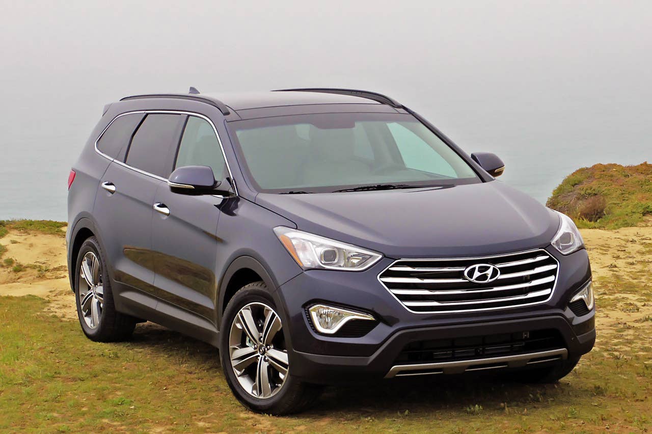 2013 Hyundai Sante Fe front 3/4 view