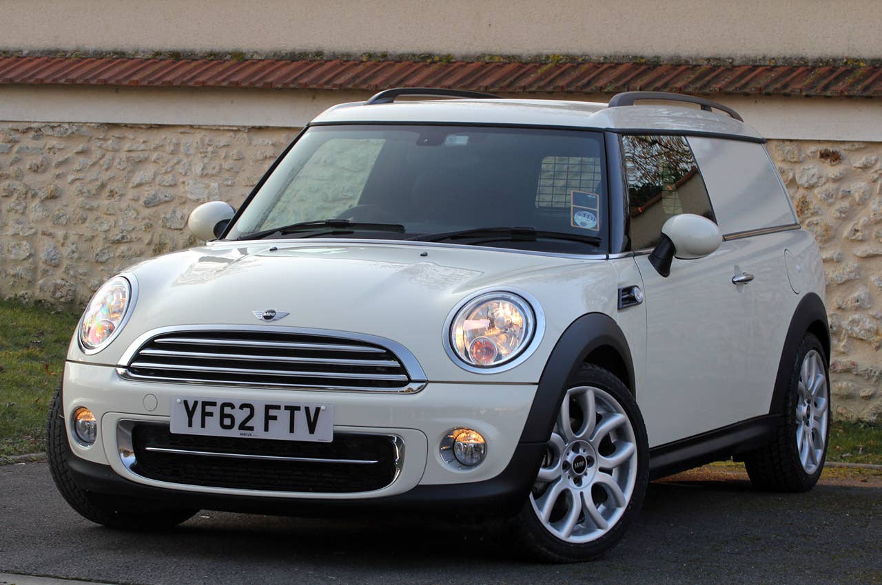2014 Mini Cooper Clubvan front 3/4 view