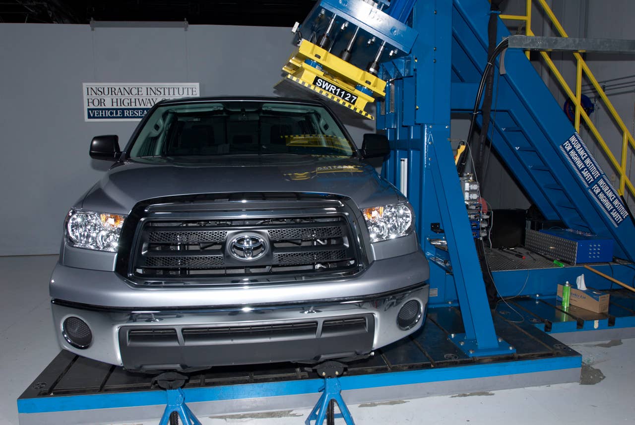 2011 Toyota Tundra IIHS Full-Size Pickup Rollover Crash Test