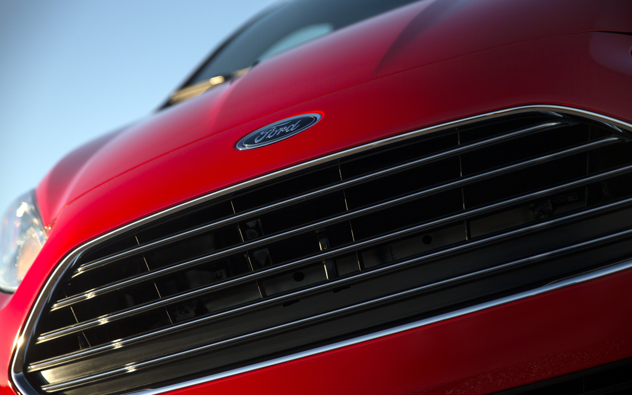 2013 Ford Fiesta sedan (global) grille detail