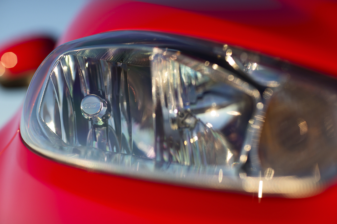 2013 Ford Fiesta sedan (global) headlight detail