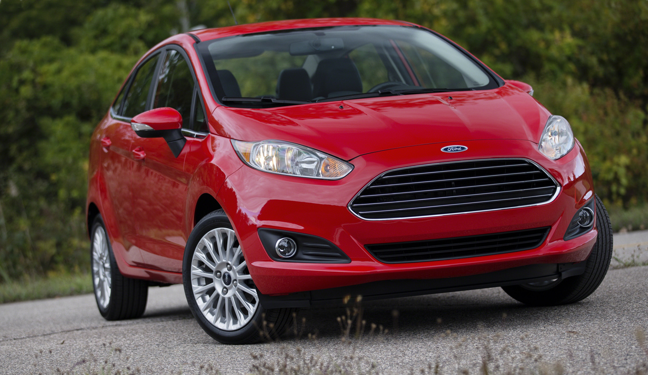 2013 Ford Fiesta sedan (global) front 3/4