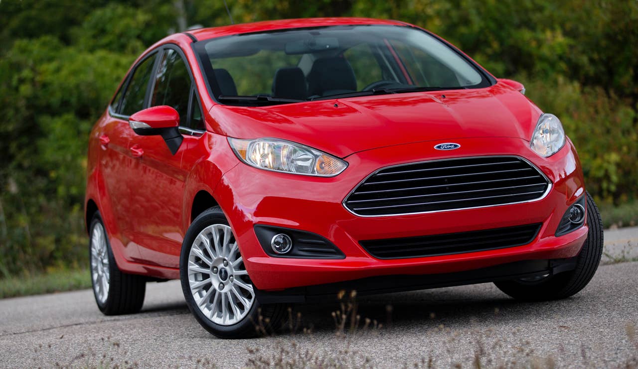 2013 Ford Fiesta sedan (global) front 3/4