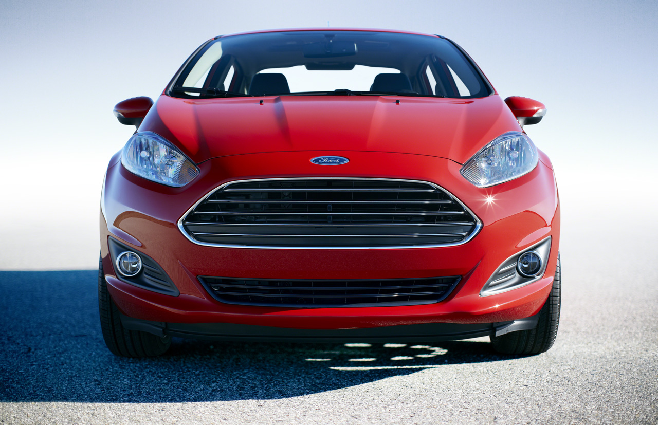 2013 Ford Fiesta sedan (global) front 3/4