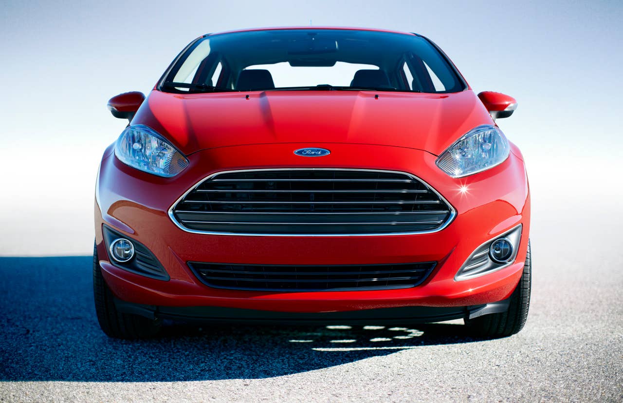 2013 Ford Fiesta sedan (global) front 3/4