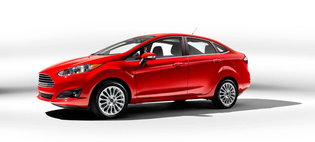 2013 Ford Fiesta sedan (global) front 3/4