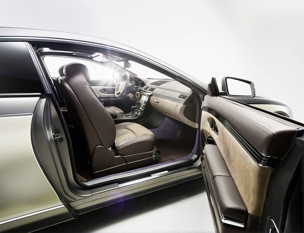 Xenatec Maybach Cruiserio interior