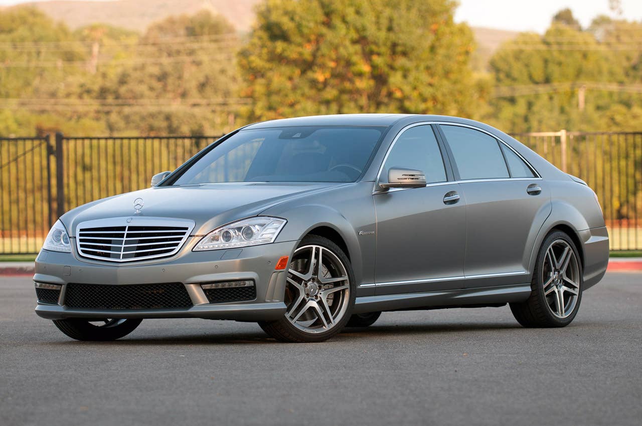 2012 Mercedes-Benz S63 AMG front 3/4 view