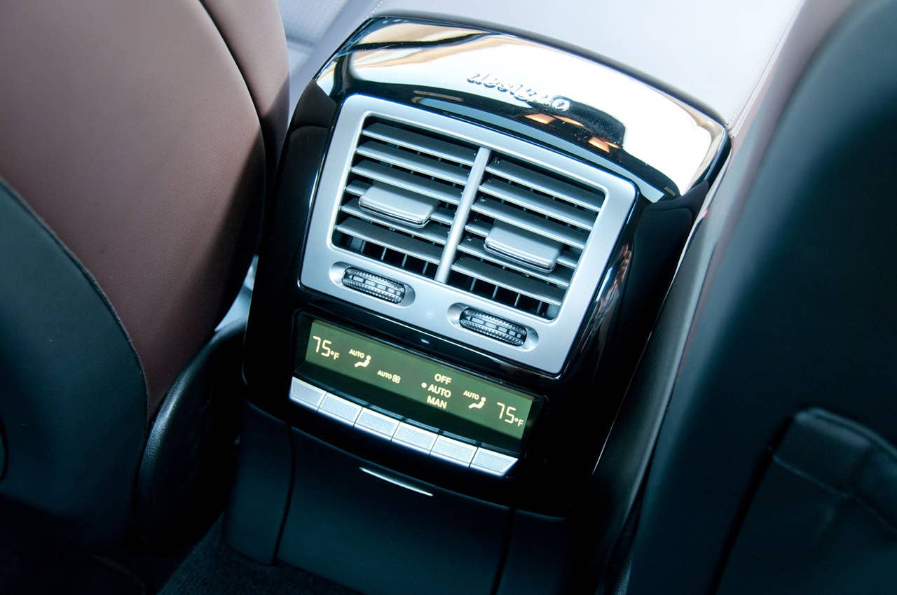 2012 Mercedes-Benz S63 AMG rear seat climate controls