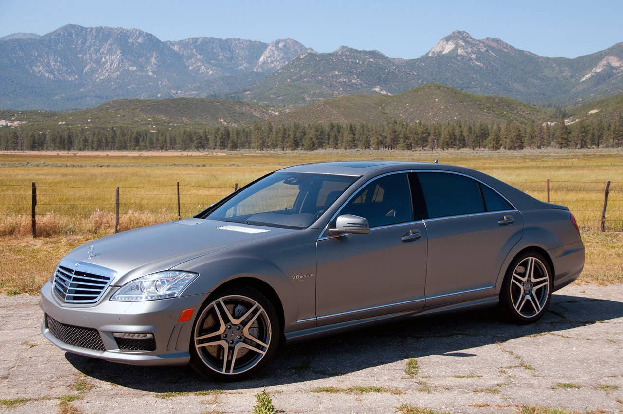 2012 Mercedes-Benz S63 AMG front 3/4 view