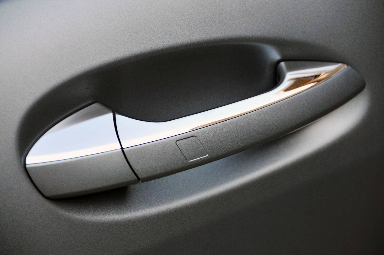 2012 Mercedes-Benz S63 AMG door handle