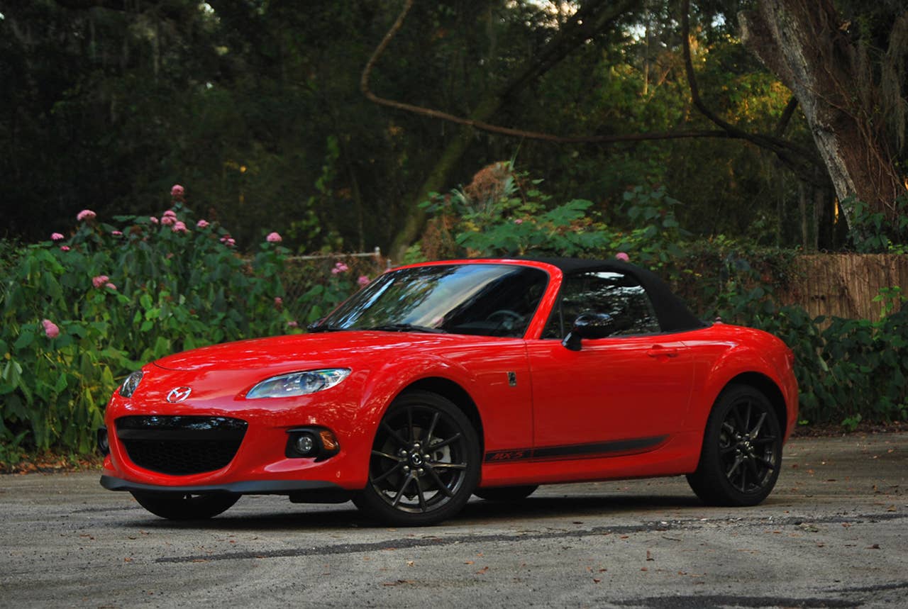 2013 Mazda MX-5 Miata Club front 3/4 view top up