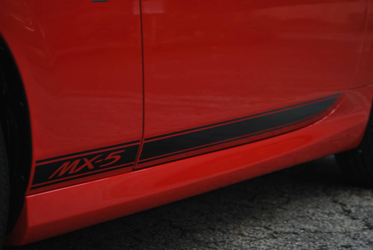 2013 Mazda MX-5 Miata Club side stripe