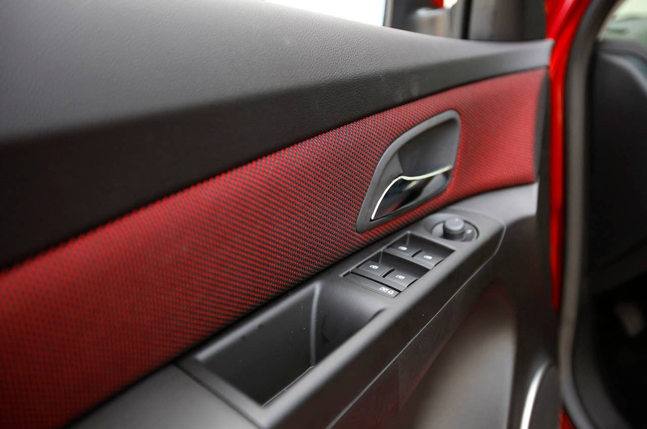2011 Chevrolet Cruze Eco door trim