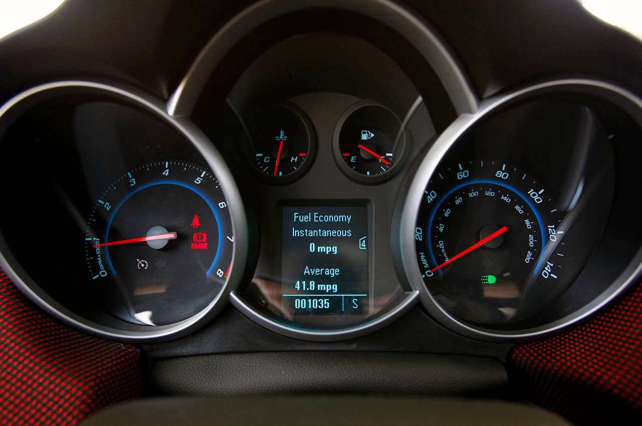 2011 Chevrolet Cruze Eco gauges
