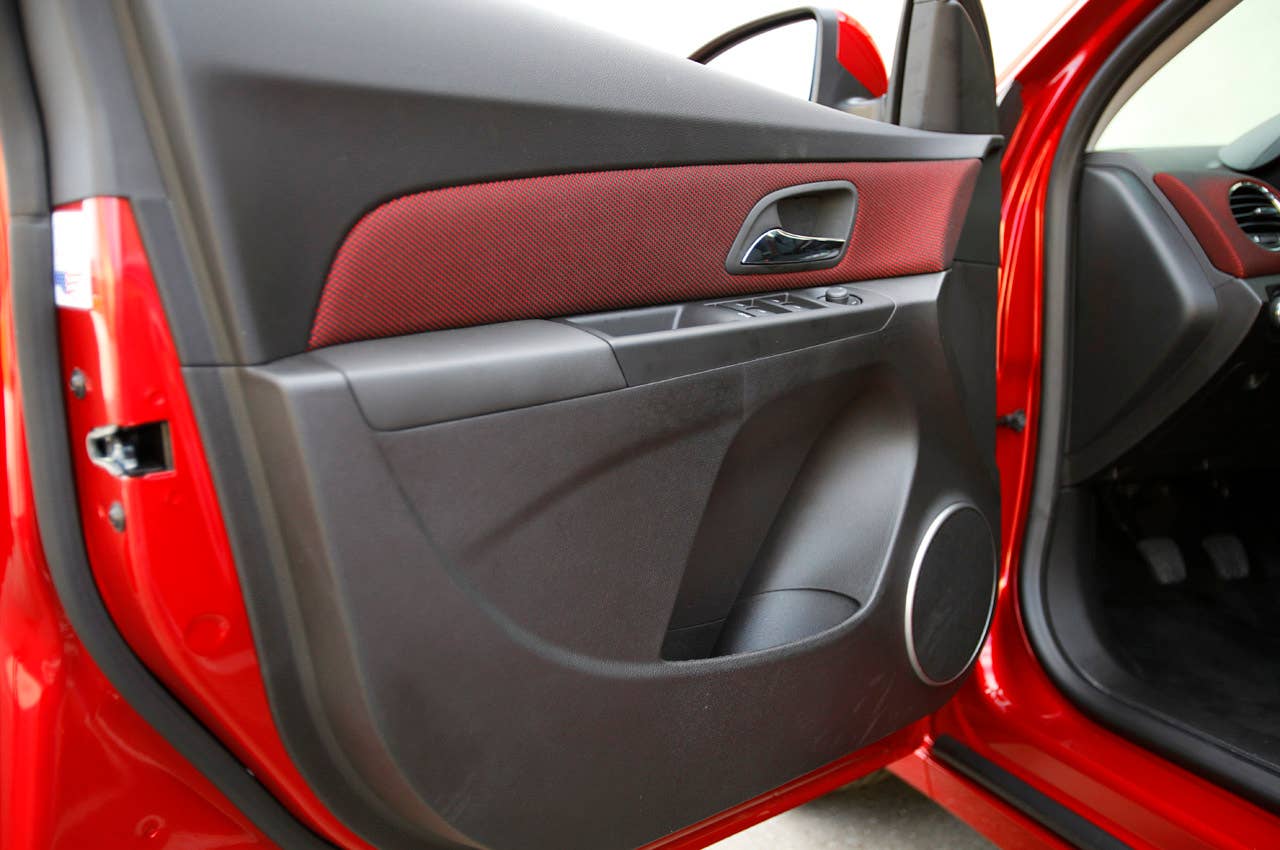 2011 Chevrolet Cruze Eco door panel