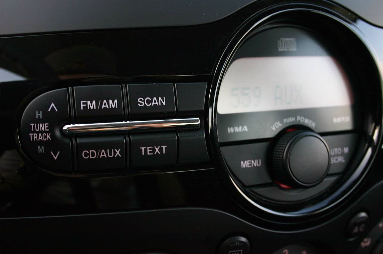 2011 Mazda2 stereo controls