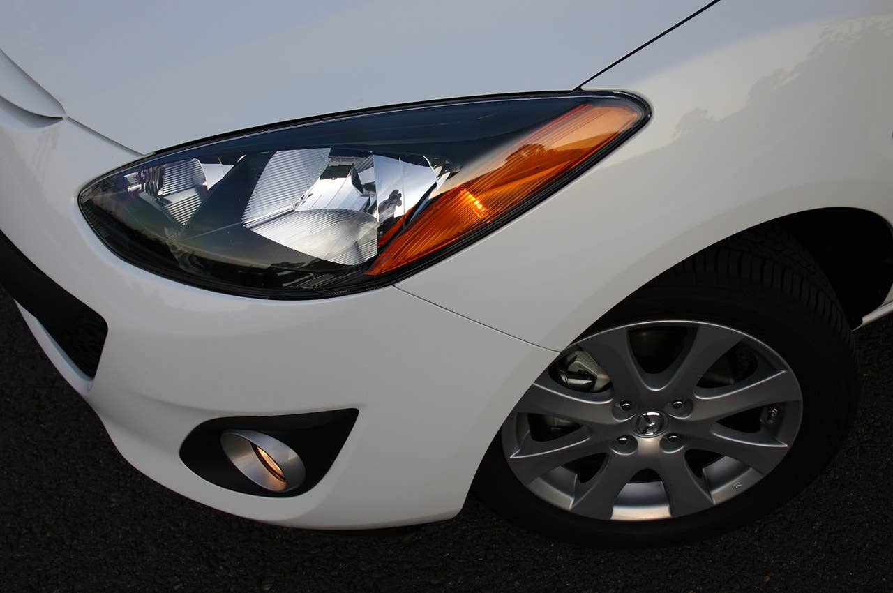 2011 Mazda2 front detail