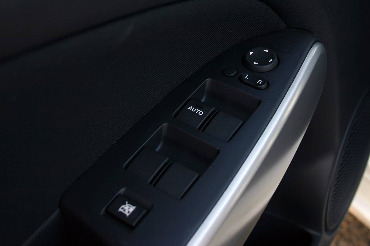 2011 Mazda2 door controls