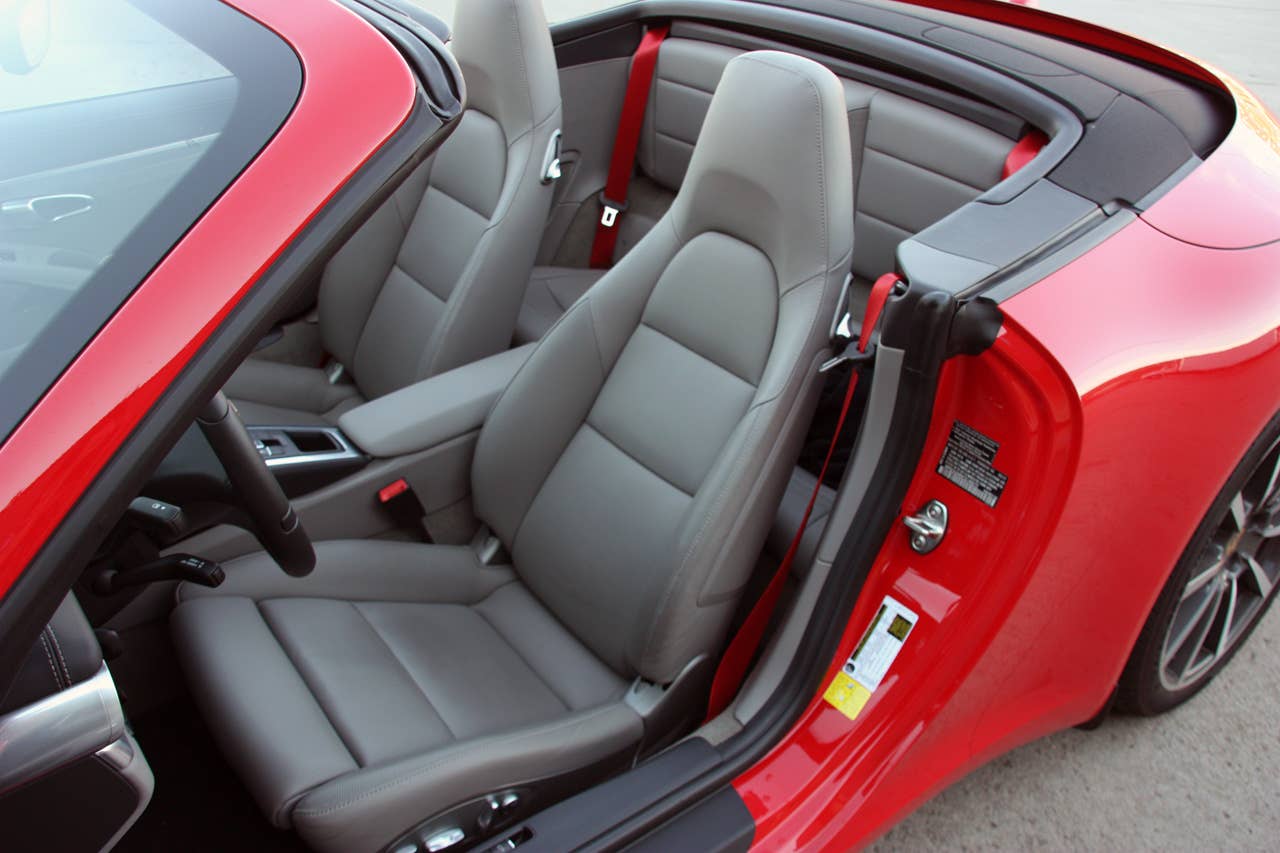2012 Porsche 911 Carrera Cabriolet front seats