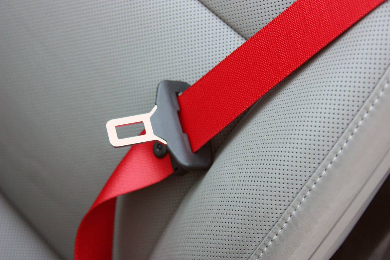 2012 Porsche 911 Carrera Cabriolet body-colored seatbelts
