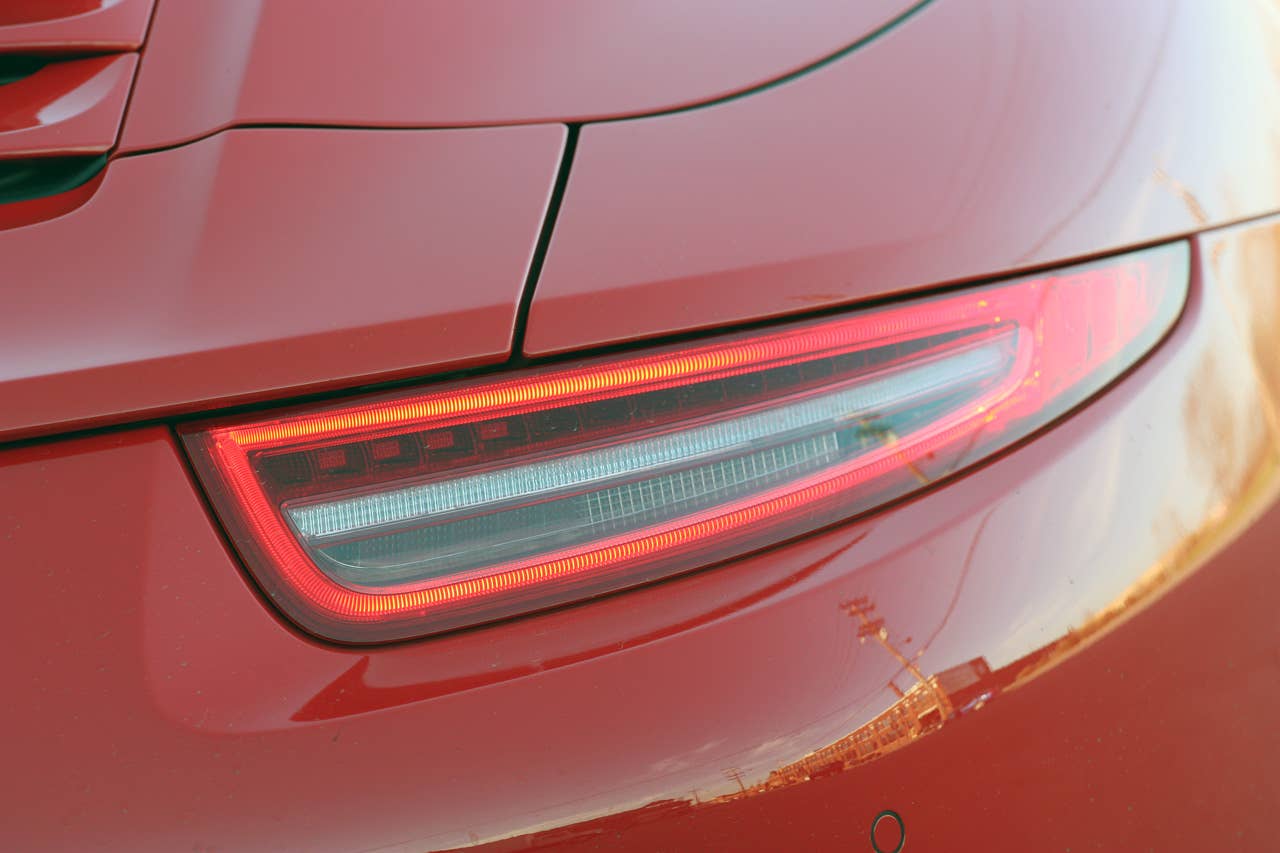 2012 Porsche 911 Carrera Cabriolet rear running lamp