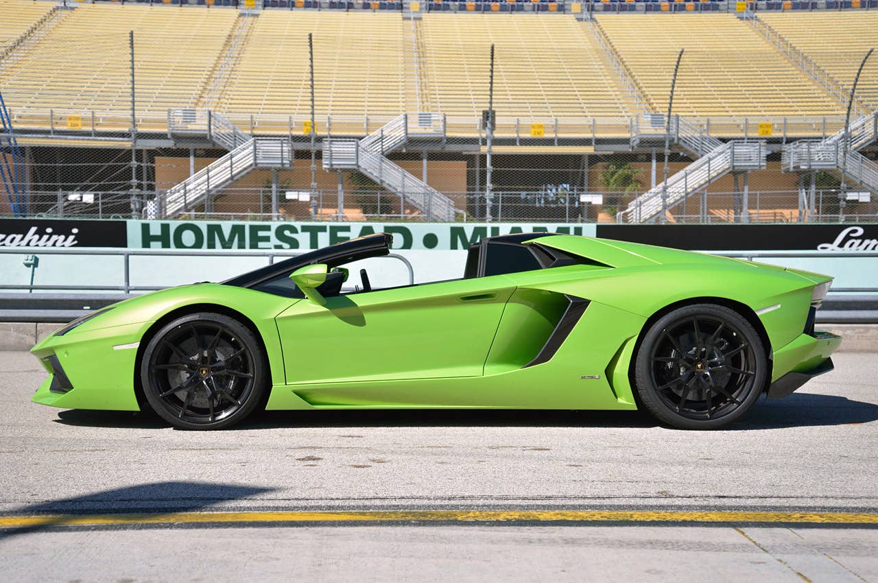 2013 Lamborghini Aventador LP 700-4 Roadster side view