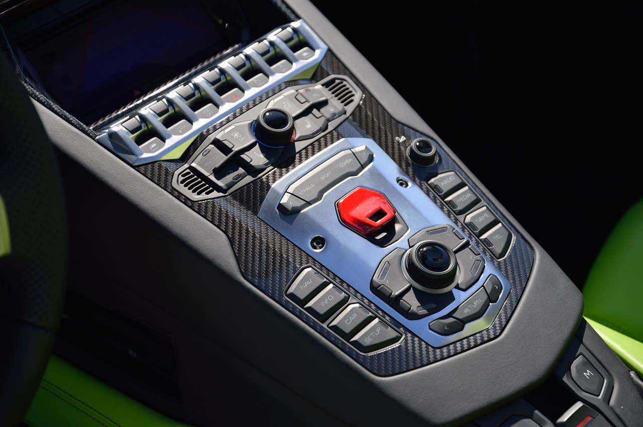 2013 Lamborghini Aventador LP 700-4 Roadster instrument panel