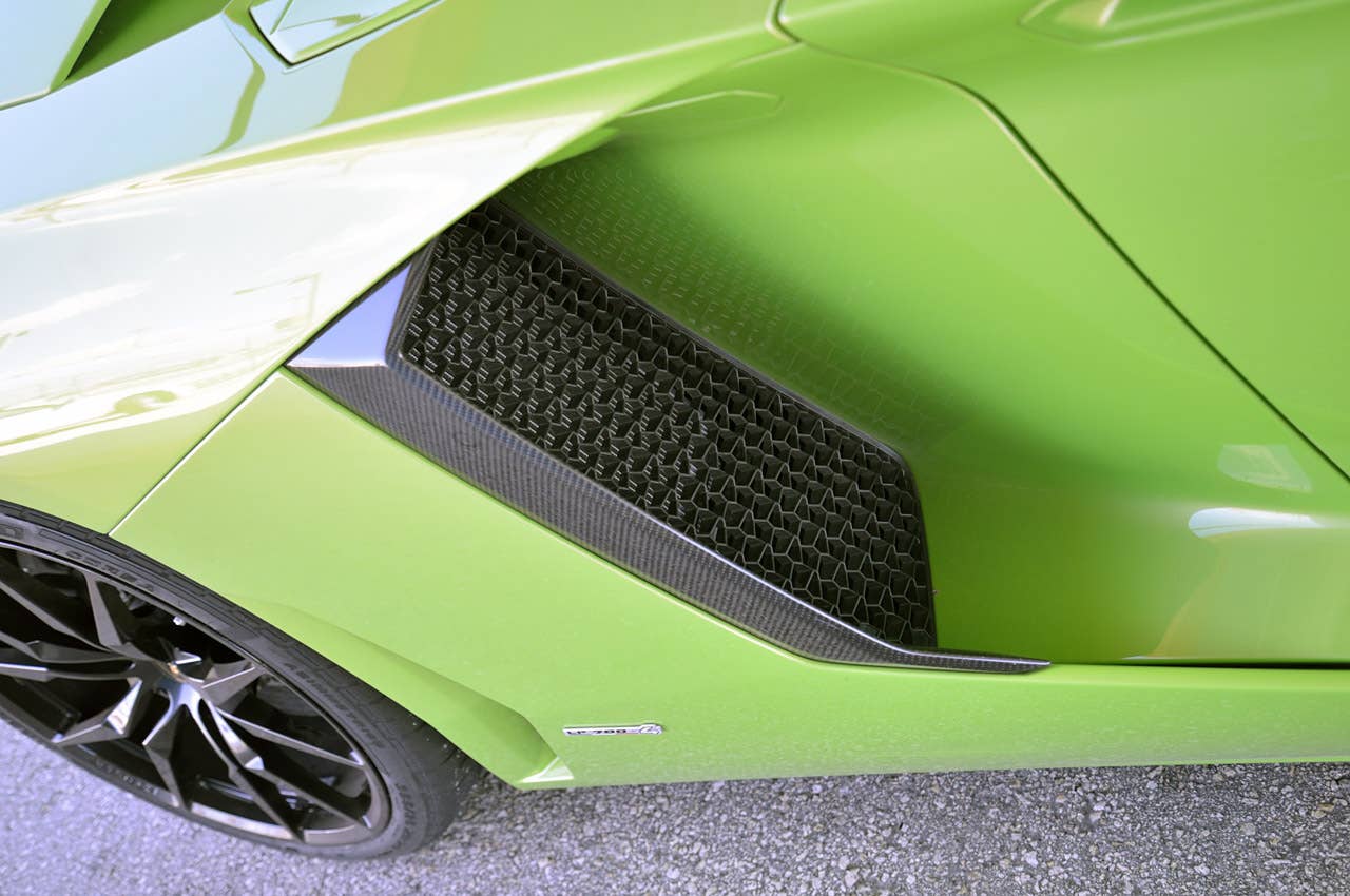 2013 Lamborghini Aventador LP 700-4 Roadster side vent