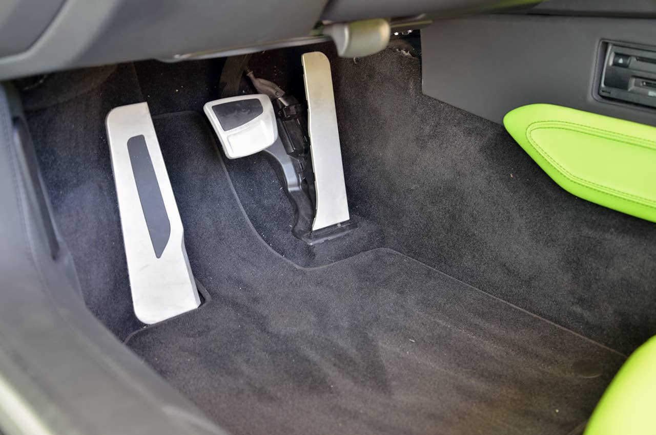 2013 Lamborghini Aventador LP 700-4 Roadster pedals