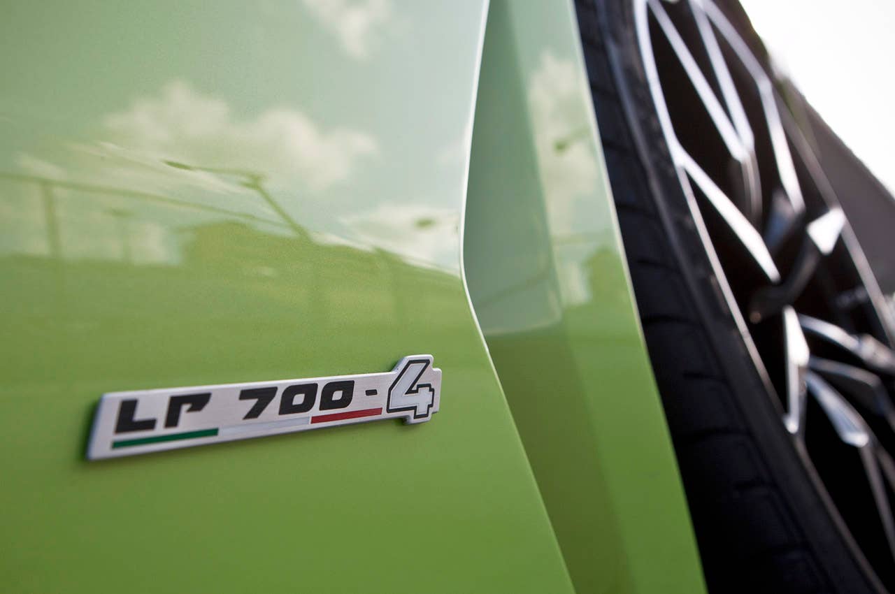 2013 Lamborghini Aventador LP 700-4 Roadster badge