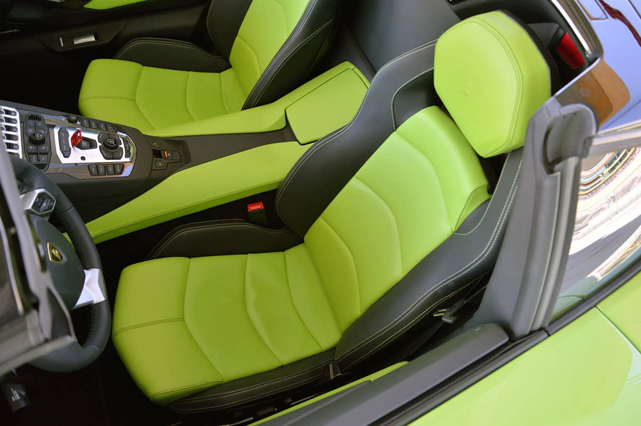 2013 Lamborghini Aventador LP 700-4 Roadster seats