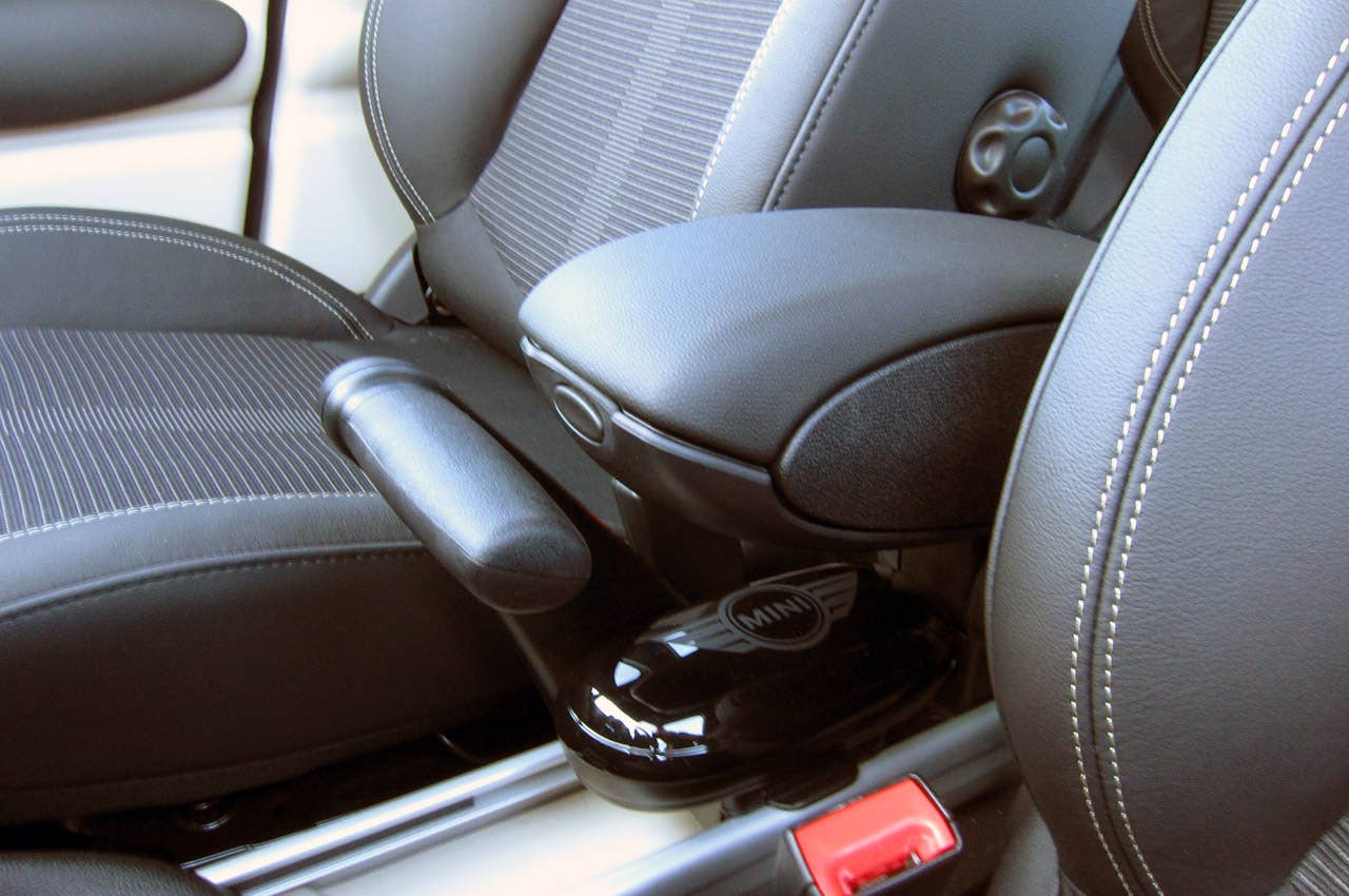 2011 Mini Cooper S Countryman All4 armrest