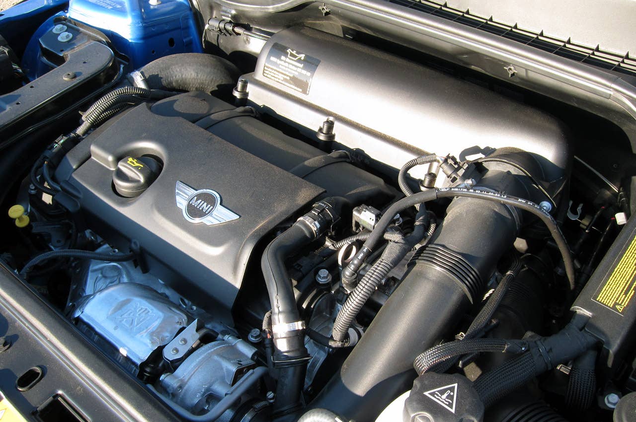 2011 Mini Cooper S Countryman All4 engine