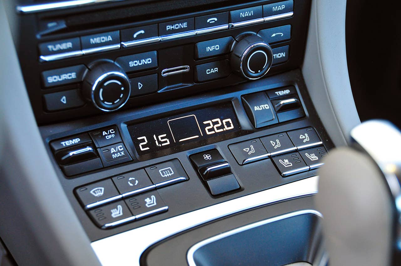 2012 Porsche 911 Carrera S instrument panel