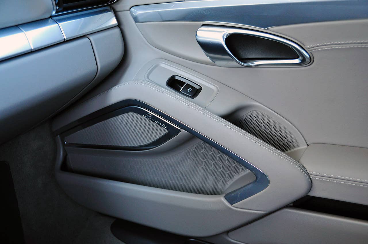 2012 Porsche 911 Carrera S door detail