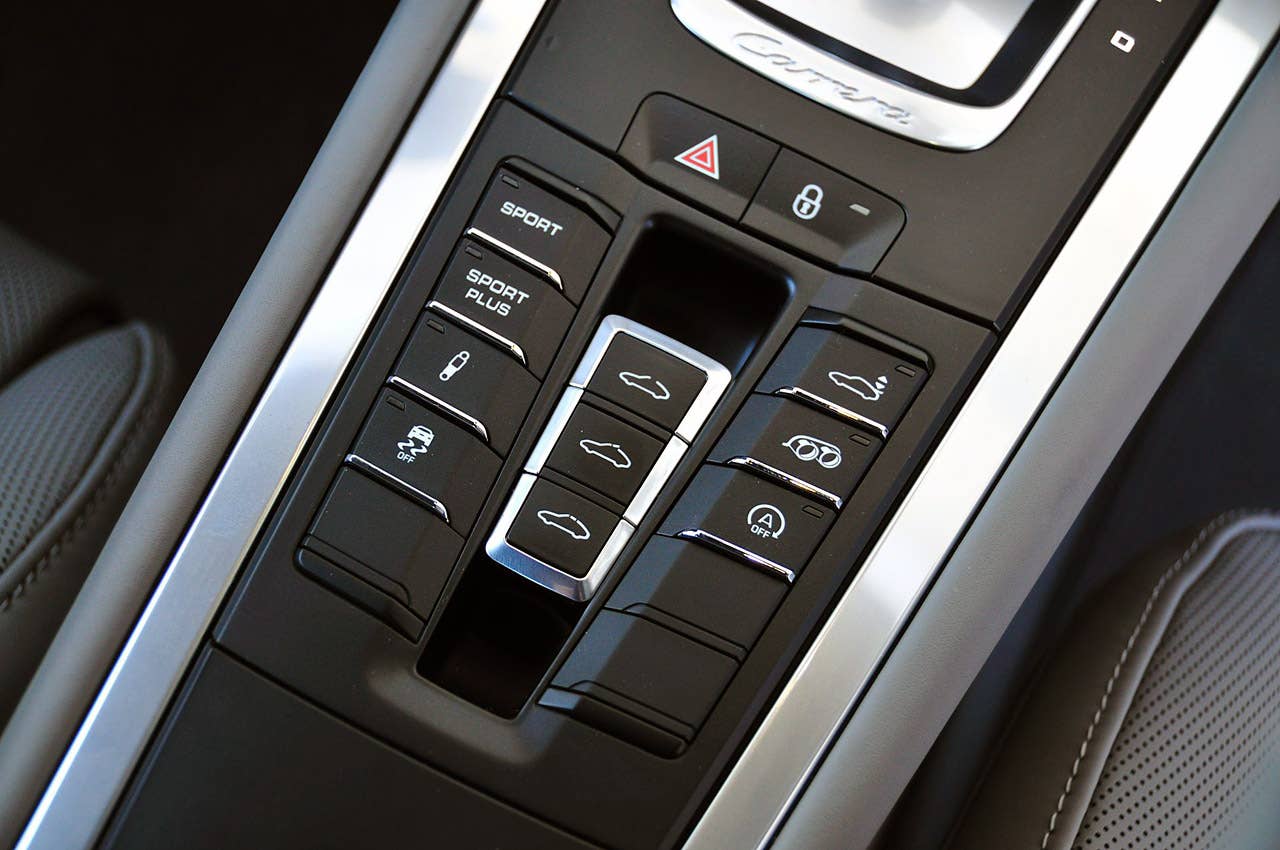 2012 Porsche 911 Carrera S center console