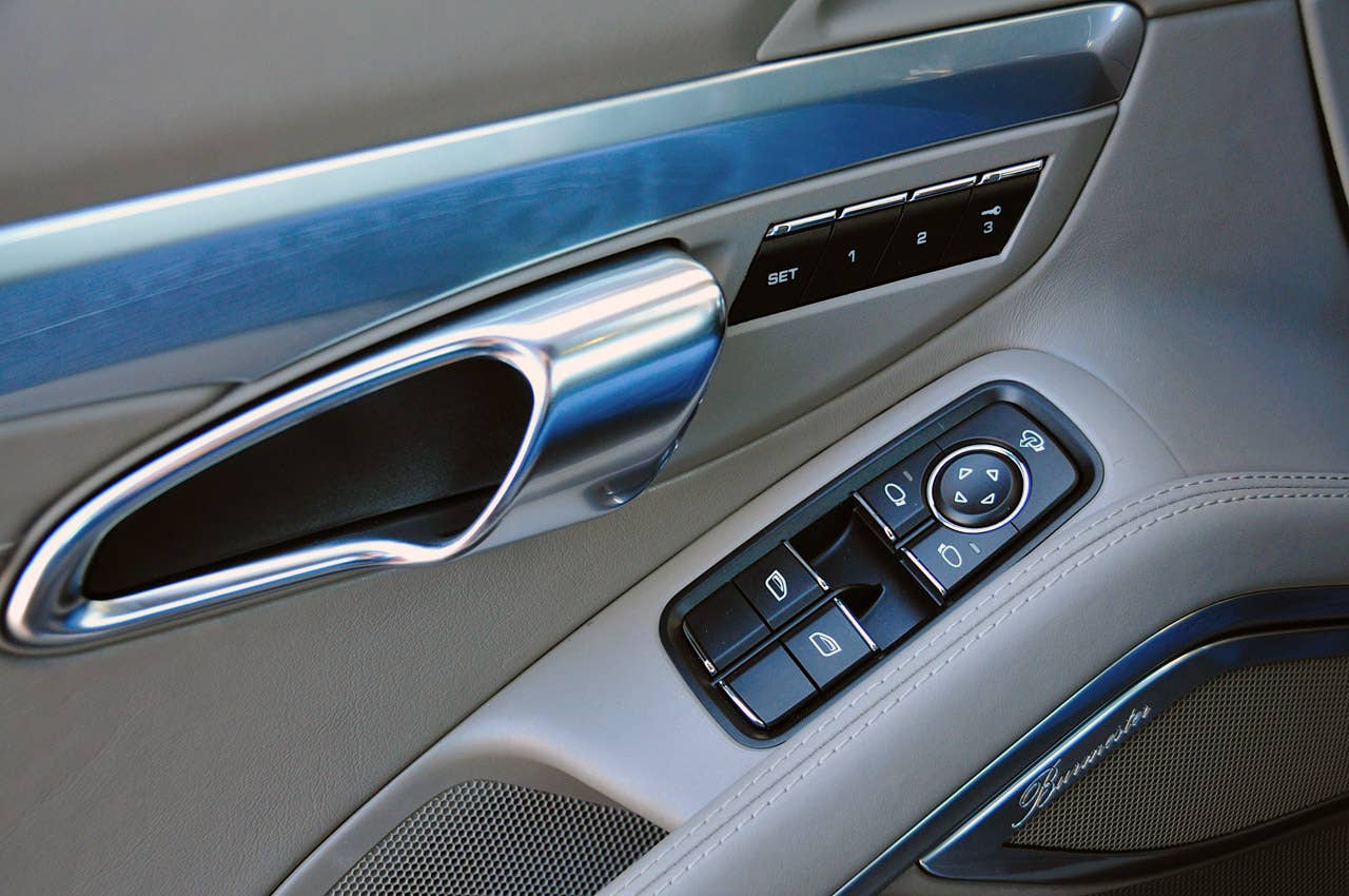 2012 Porsche 911 Carrera S door detail