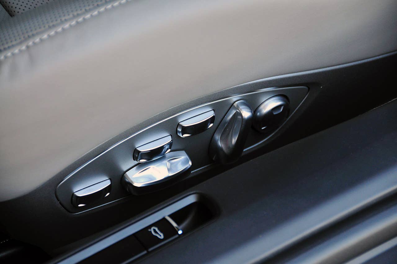 2012 Porsche 911 Carrera S seat controls