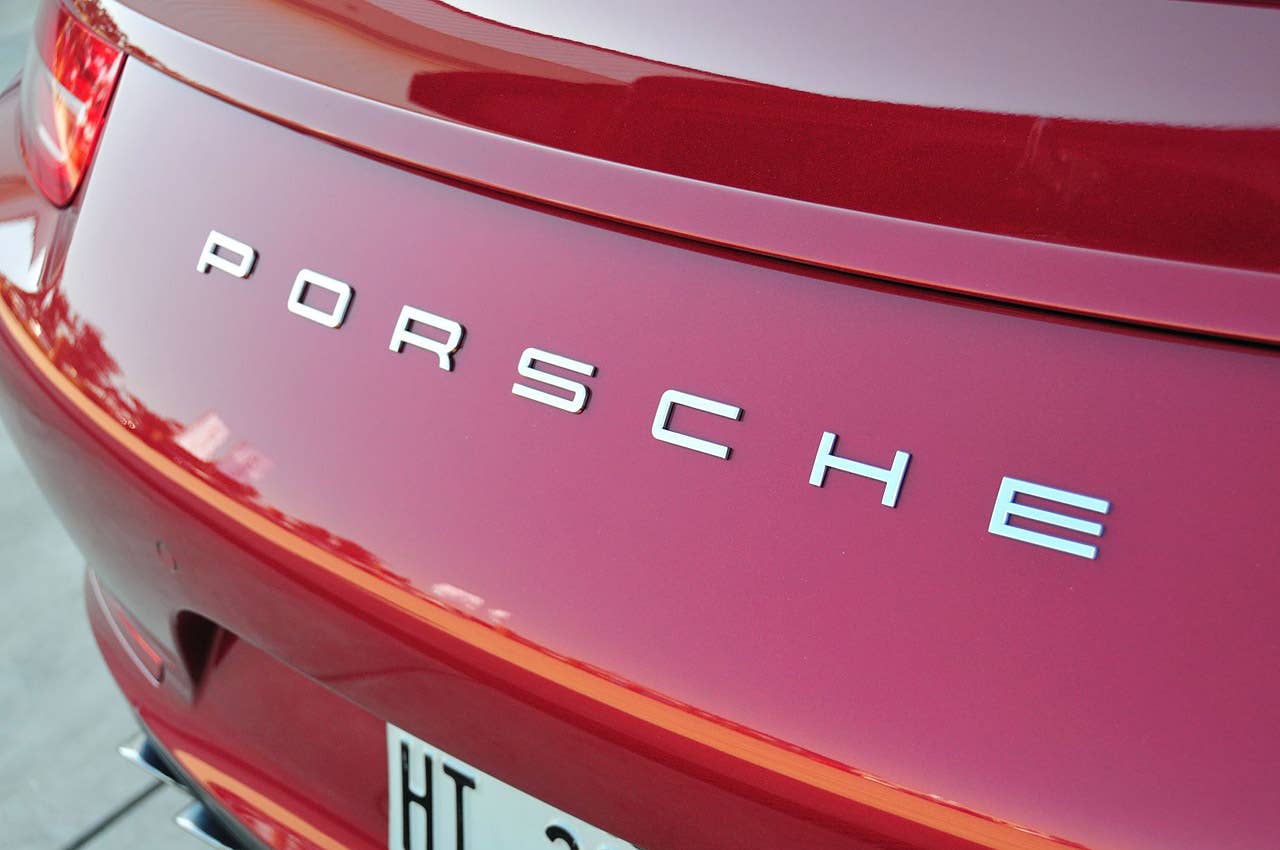 2012 Porsche 911 Carrera S badge