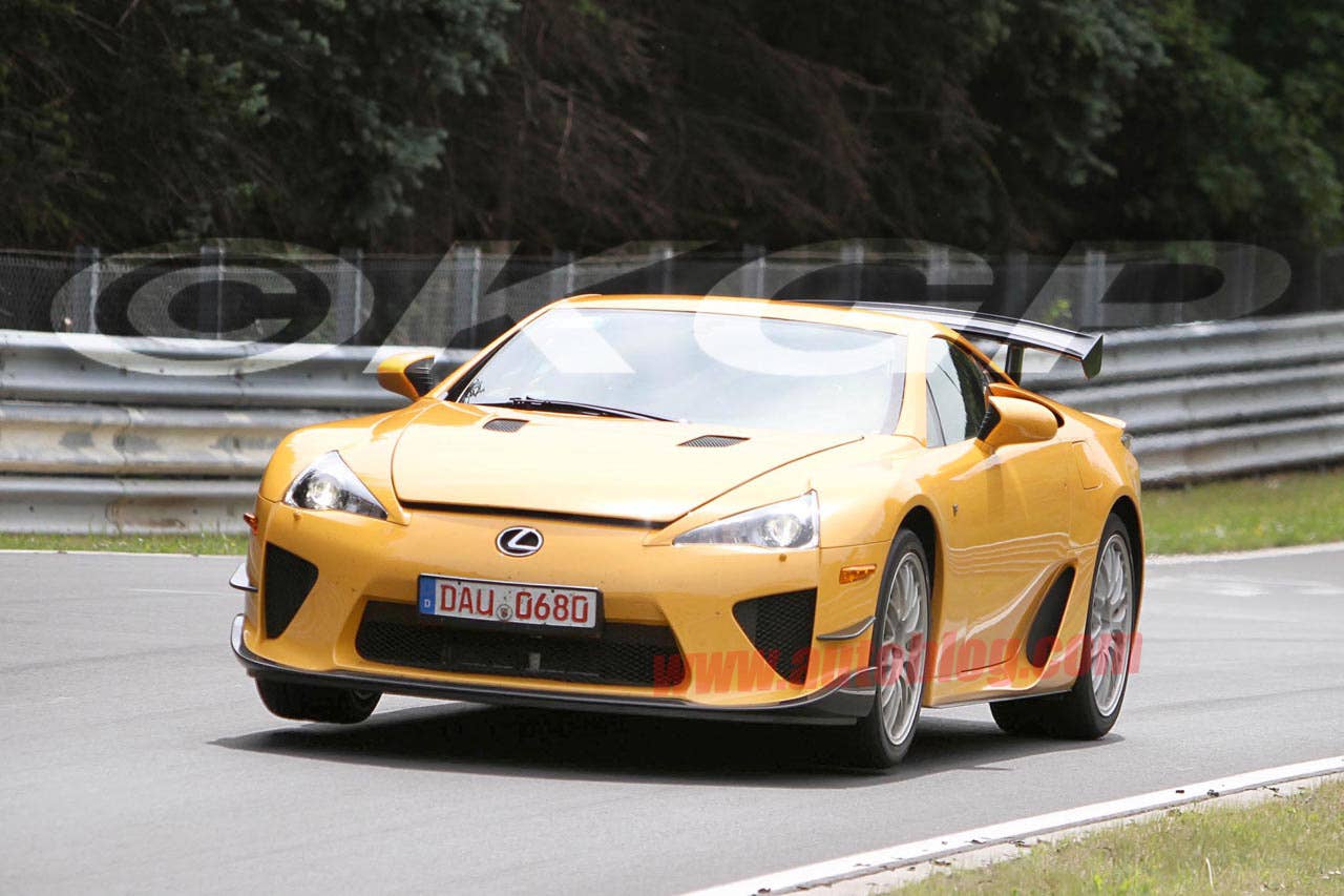 Lexus LFA at Flugplatz