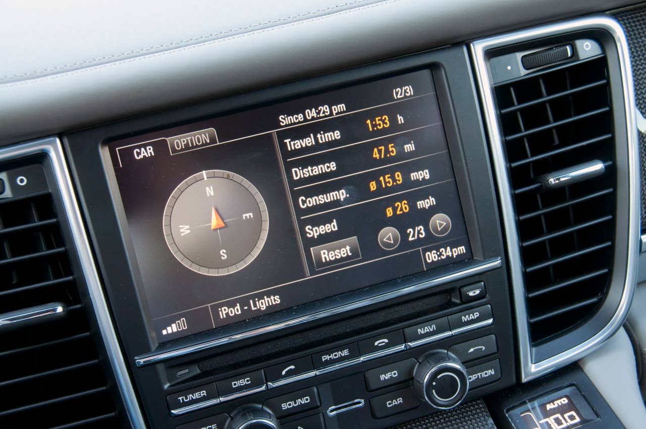 2012 Porsche Panamera Turbo S multimedia system display