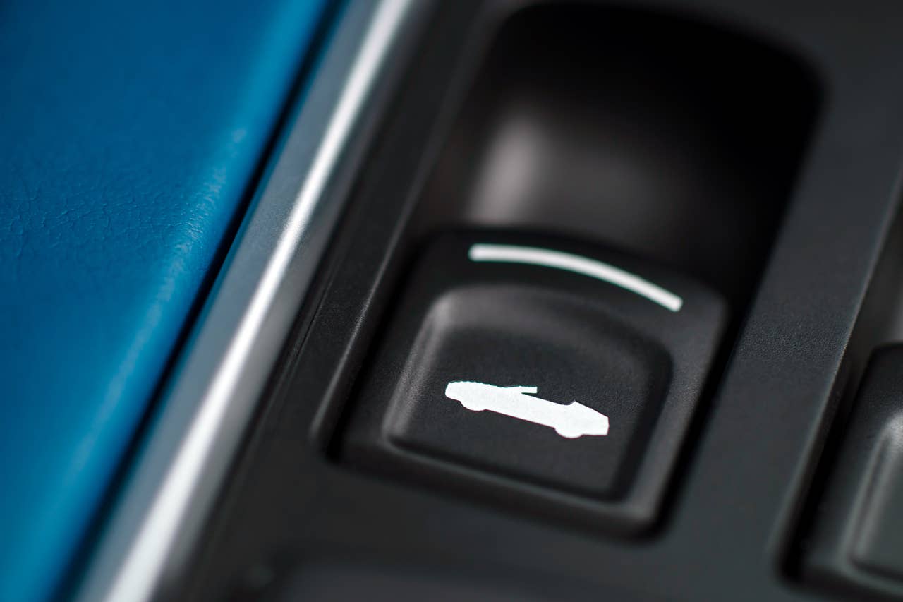 2014 Aston Martin Vanquish Volante controls